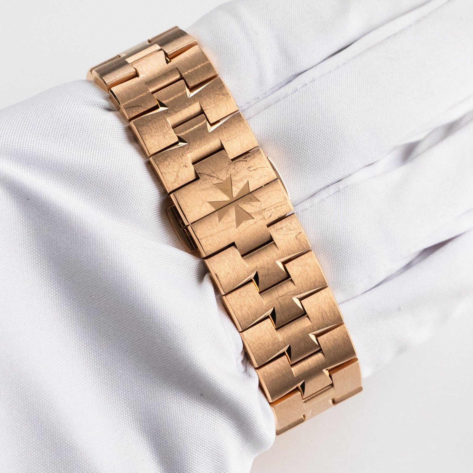 Vacheron Constantin Overseas 4500V/000R-B127 Rose Gold Silver Dial (2022) - Image 13