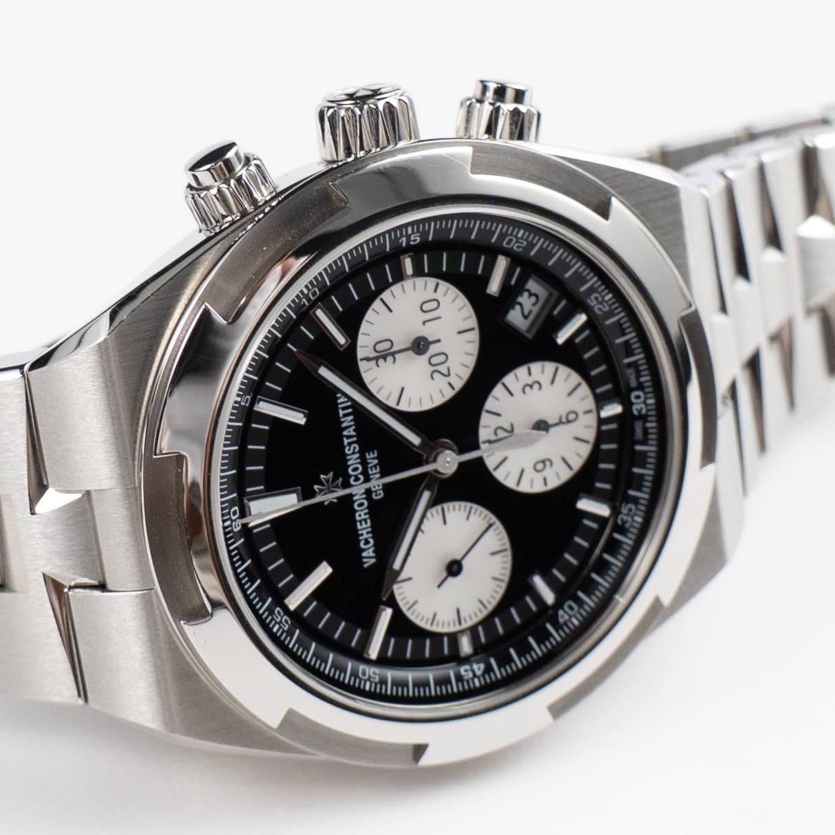 Vacheron Constantin Overseas Chronograph 5520V/210A-B481 Stainless Steel Black Dial (2026) - Image 6