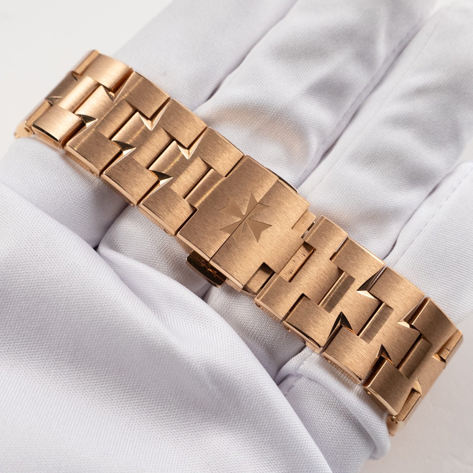 Vacheron Constantin Overseas Dual Time 7920V/210R-B965 Rose Gold Green Dial (2024) - Image 12