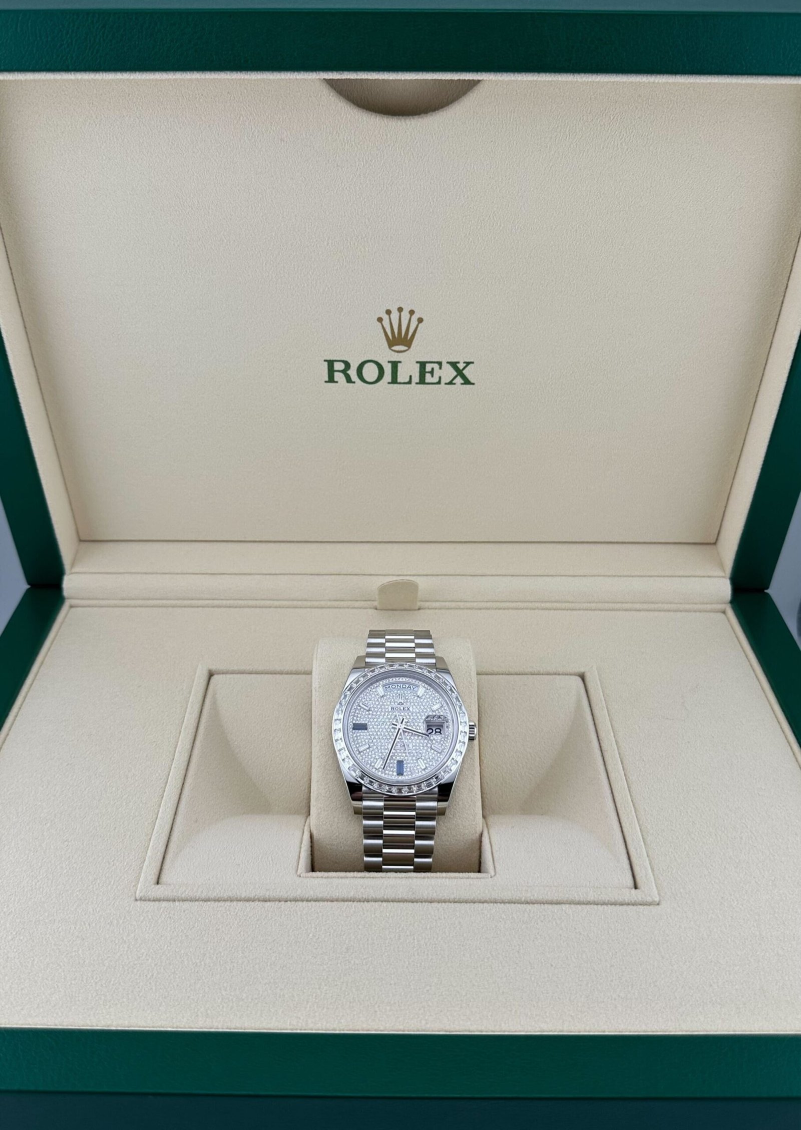 Rolex Day-Date 40 228396TBR Platinum Diamond Sapphire Dial Diamond Bezel President (2024) - Image 2