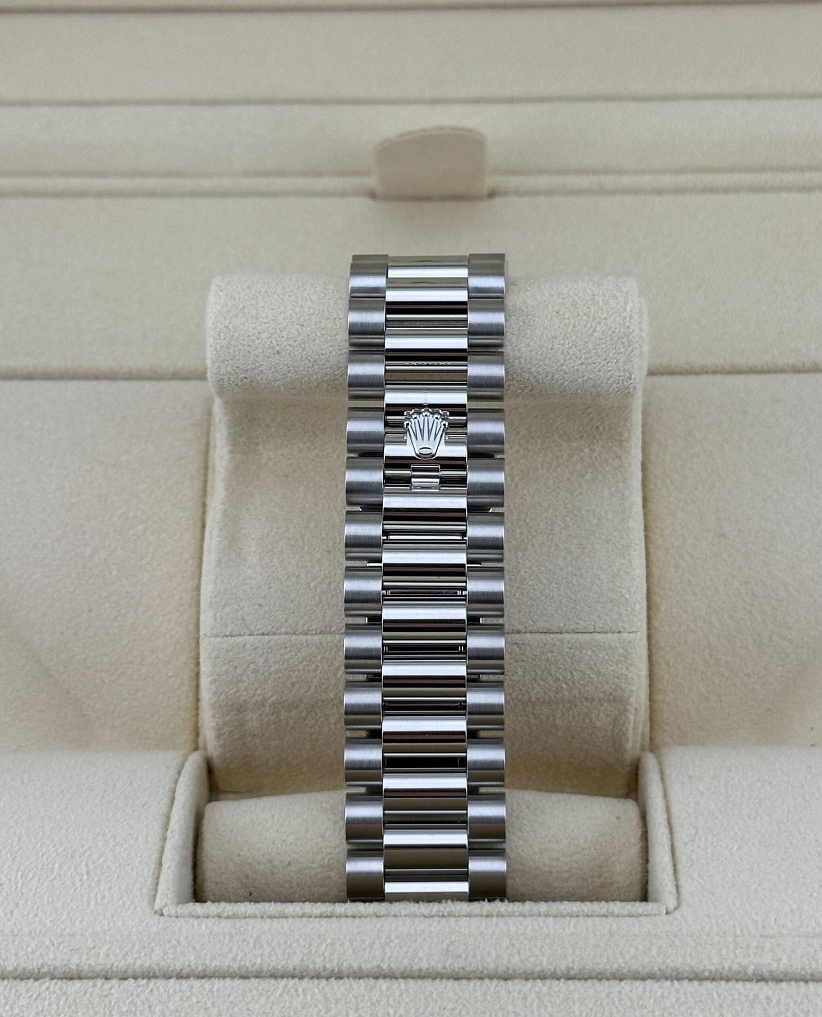 Rolex Day-Date 40 228396TBR Platinum Diamond Sapphire Dial Diamond Bezel President (2024) - Image 6