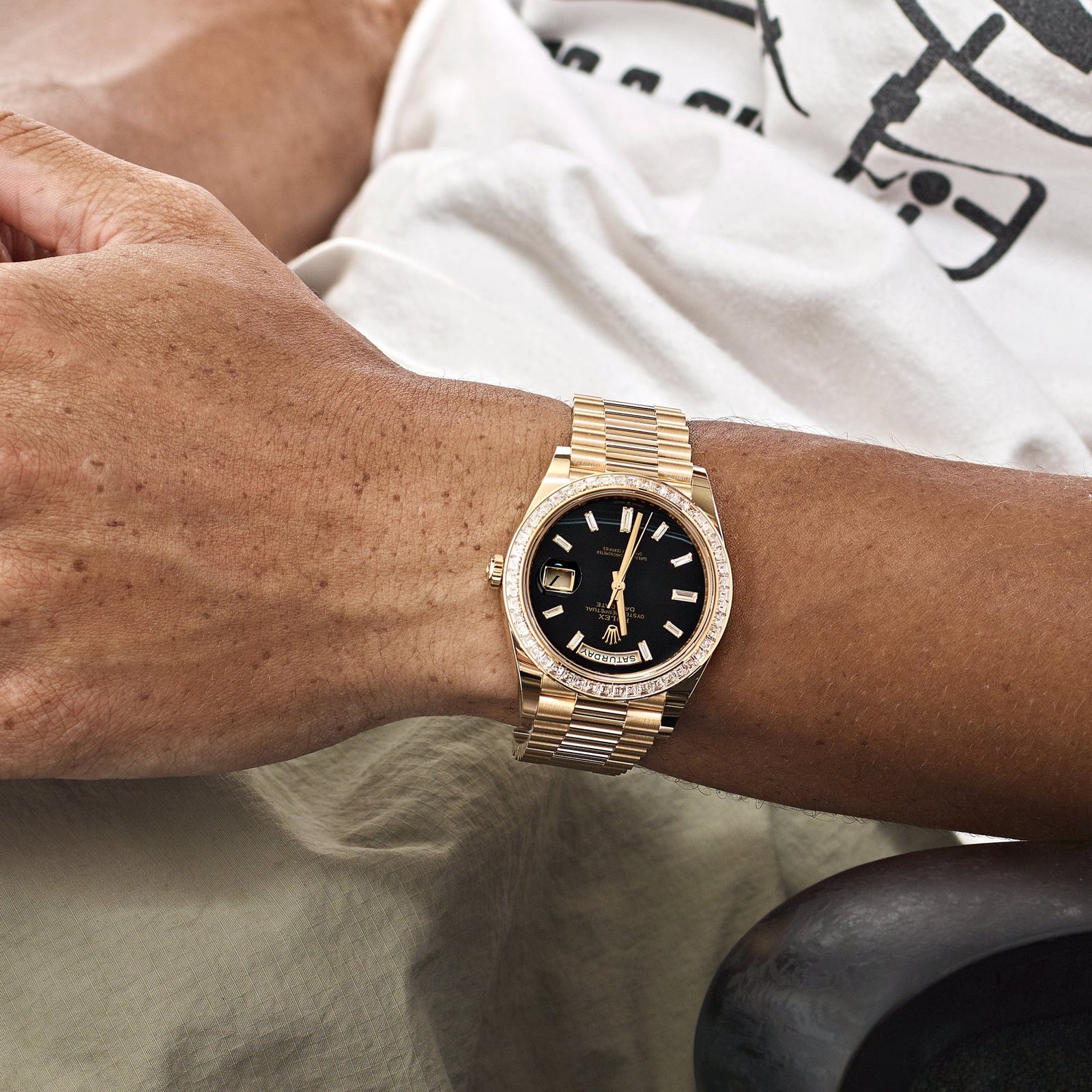 Rolex Day-Date 40 228398TBR Yellow Gold Onyx Baguette Diamond Dial Baguette Bezel - Image 2