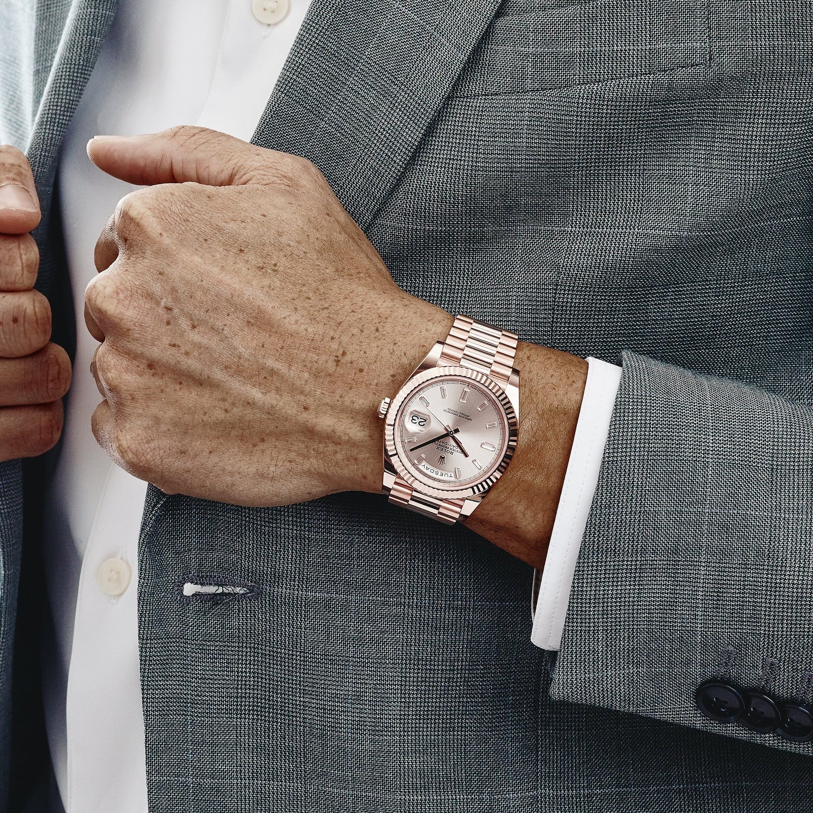Rolex Day-Date 40 228235 Rose Gold Sundust Diamond Baguette Dial - Image 3