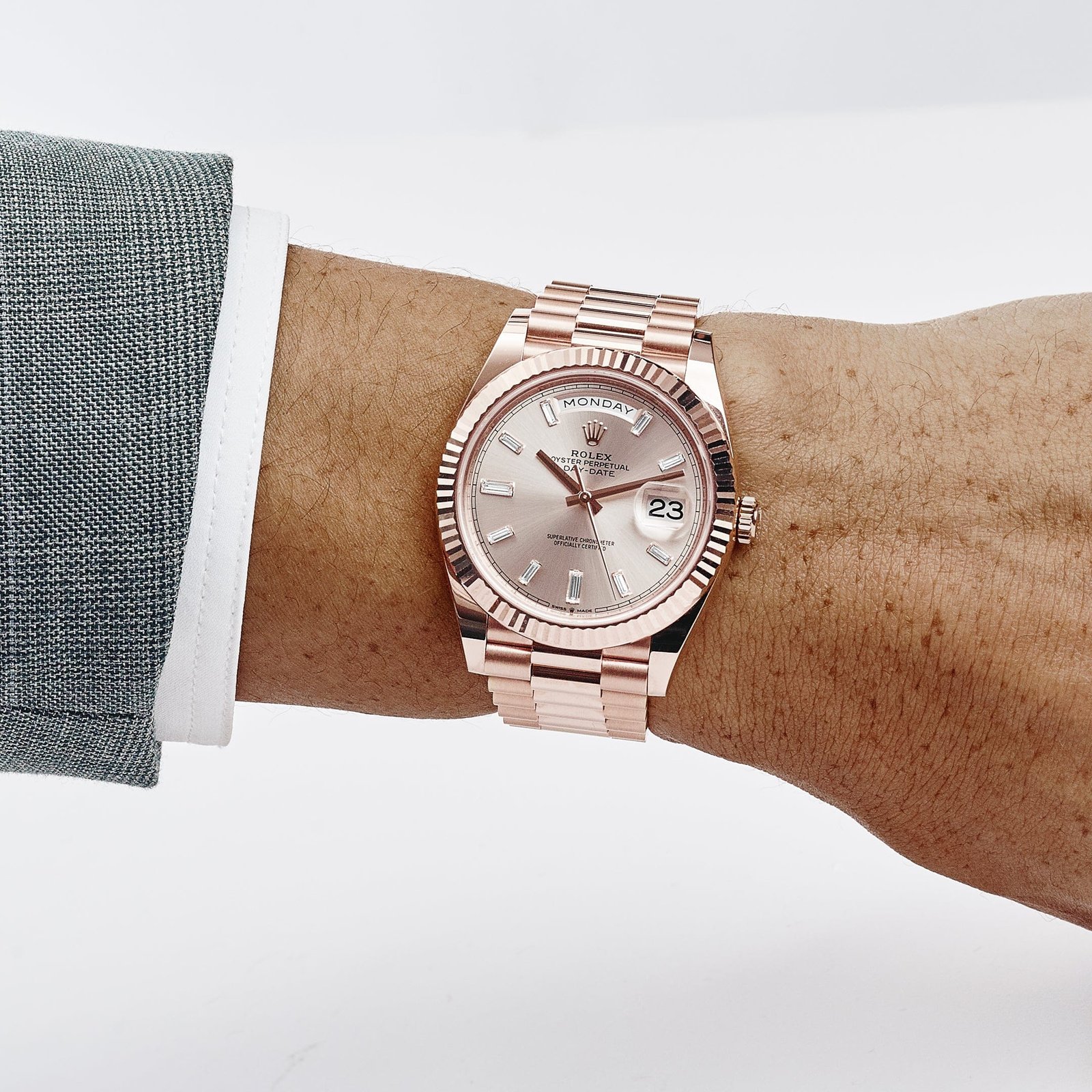 Rolex Day-Date 40 228235 Rose Gold Sundust Diamond Baguette Dial - Image 2