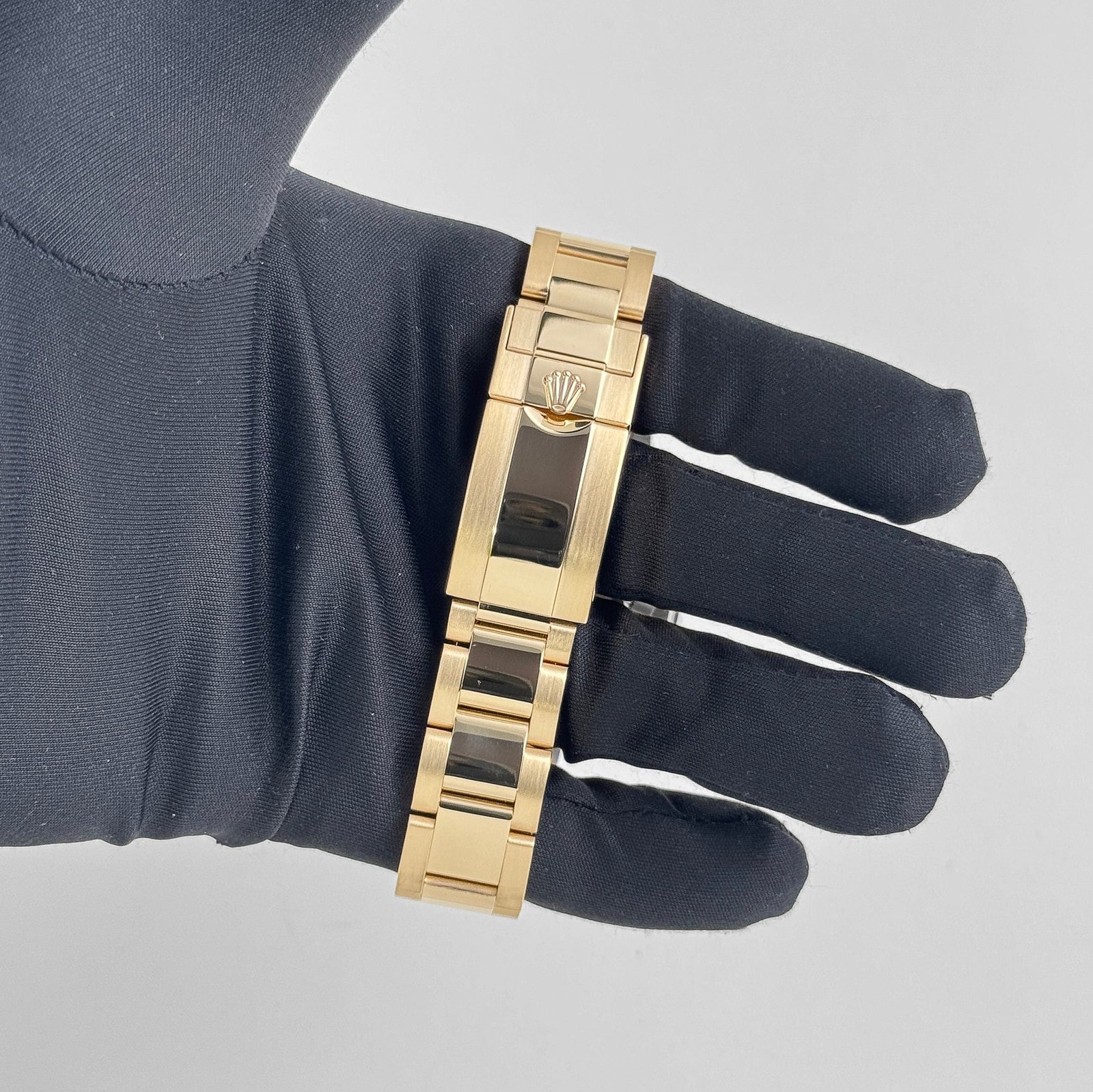 Rolex Daytona 116508 Yellow Gold Black Dial (2022) - Image 11