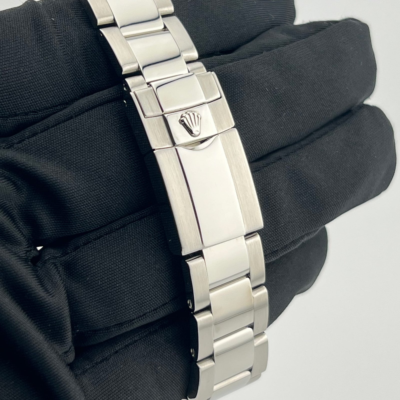 Rolex Daytona 116520 Stainless Steel Black Dial (2004) - Image 9