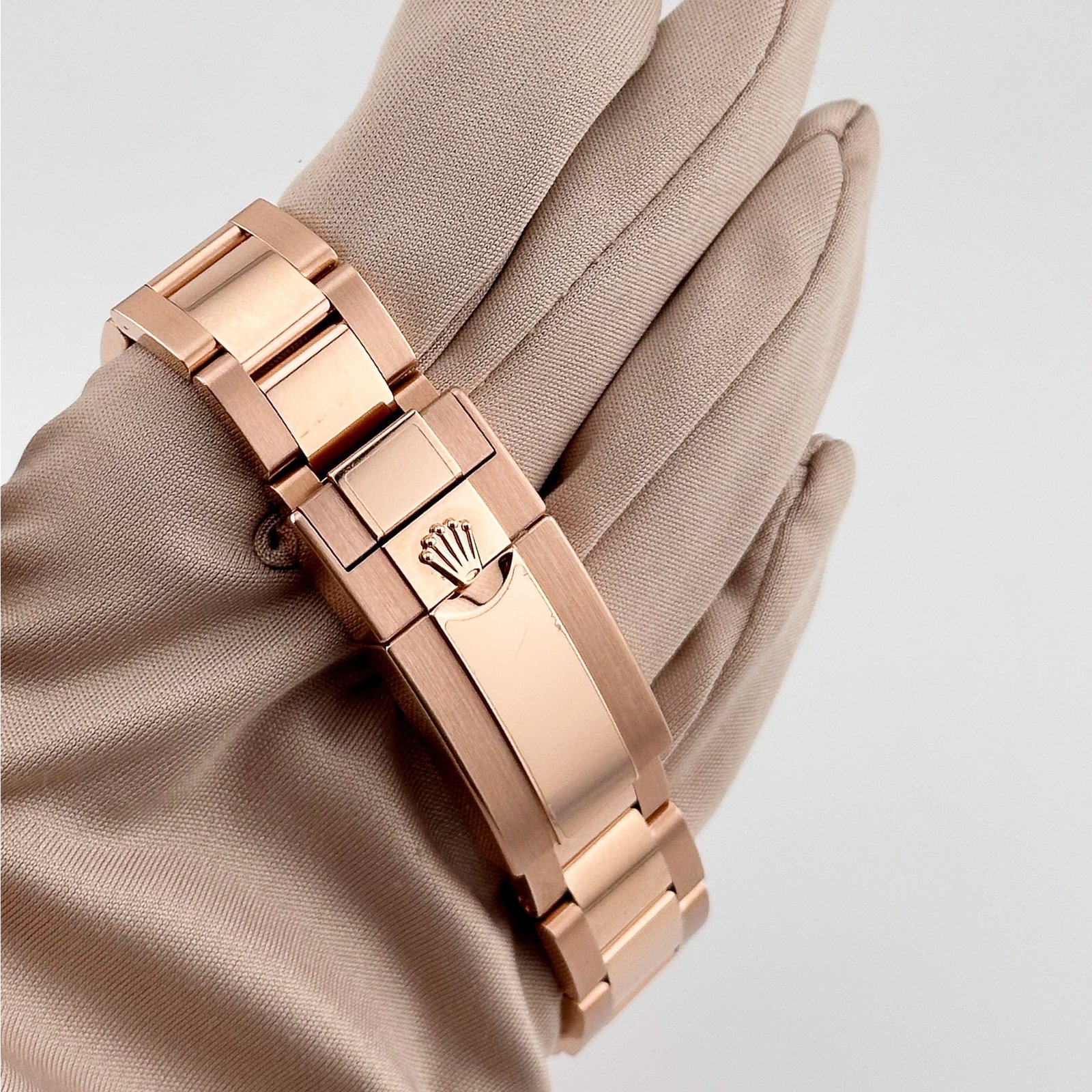 Rolex Daytona 126505 Rose Gold Black Diamond Dial (2025) - Image 10