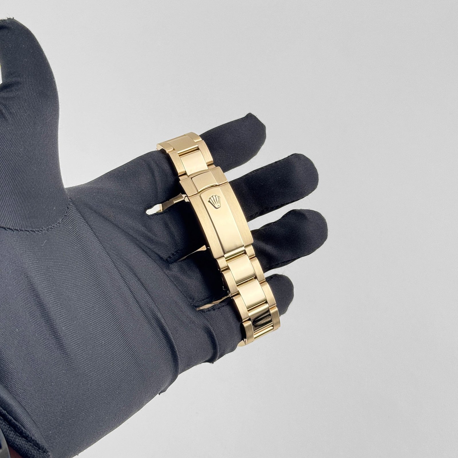 Rolex Sky-Dweller 326938 Yellow Gold Black Dial (2021) - Image 11