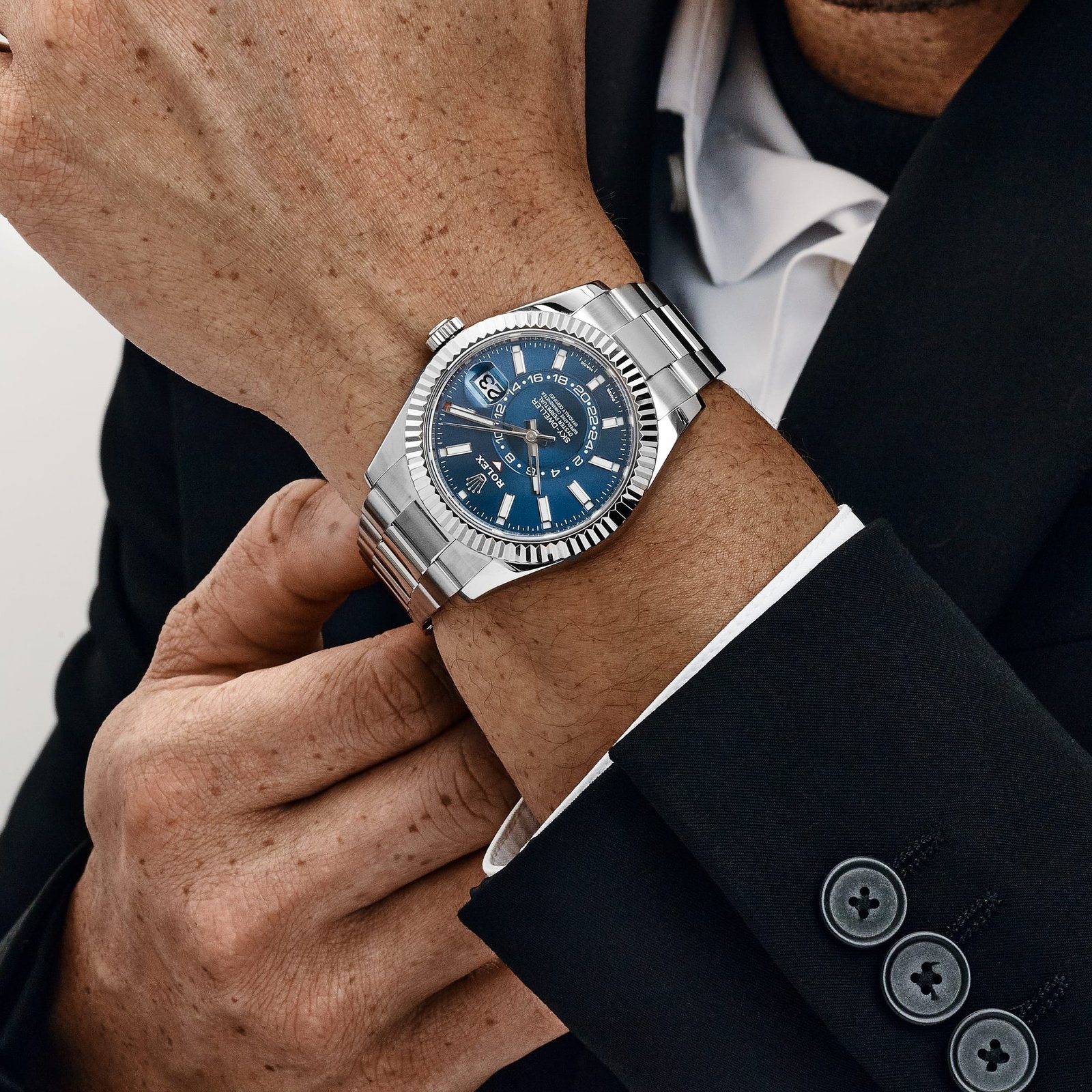 Rolex Sky-Dweller 336934 Stainless Steel Blue Dial Oyster (2026) - Image 3